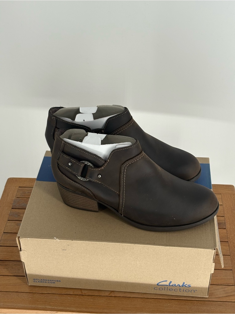 New Clarks CHARLTWN GRACE WOMENS  Dark Brown Leather Ankle Boots Size 7W